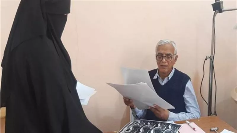 قافلة الأزهر تجري 1324 كشفا و60 إيكو و61 عملية جراحية بثاني أيامها بالواحات 