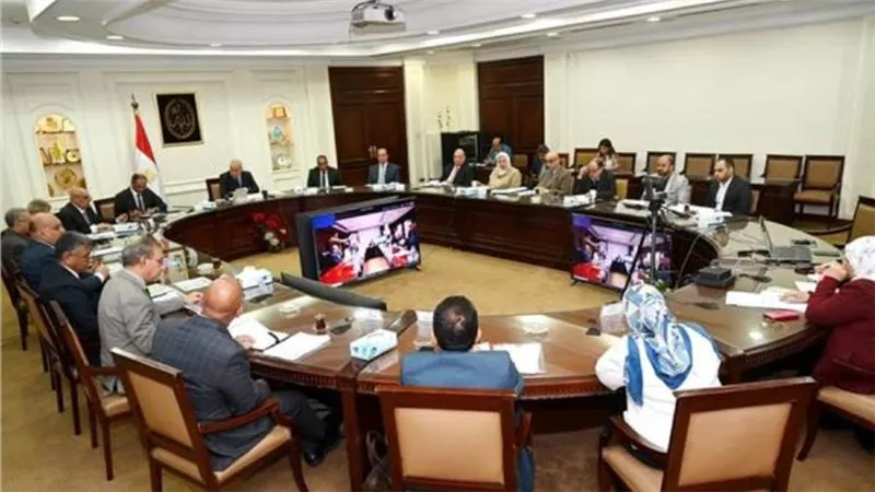 وزيرا الإسكان والتخطيط يناقشان الخطة الاستثمارية للعام المالي 2024/2023 