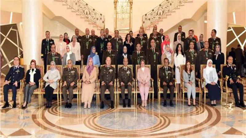 وزير الدفاع والإنتاج الحربي يكرم قادة القوات المسلحة المحالين للتقاعد 