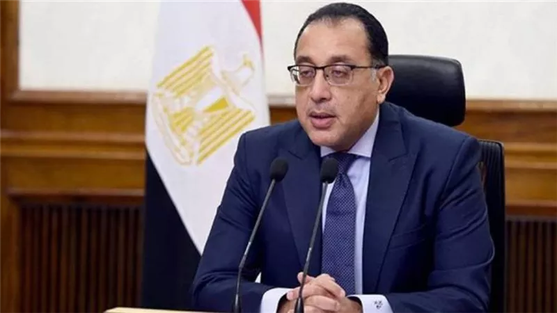 رئيس الوزراء يتابع موقف توصيل المرافق لمشروع تطوير عواصم المحافظات