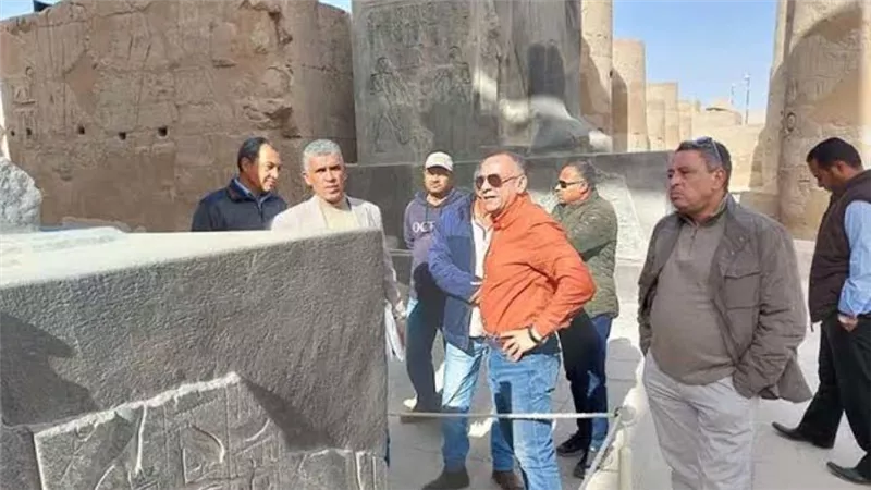 معابد الأقصر.. مصطفى وزيري يستعرض مستجدات أعمال الحفائر والترميم بالمواقع الأثرية