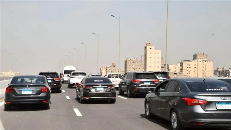 محافظ الجيزة ورئيس الجهاز المركزي للتعمير يشهدان التشغيل التجريبي لمحور كمال عامر (صور)