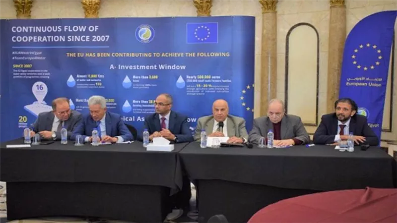 نائب وزير الإسكان يستعرض نتائج الدراسة الاقتصادية لمحطات تحلية المياه (صور)