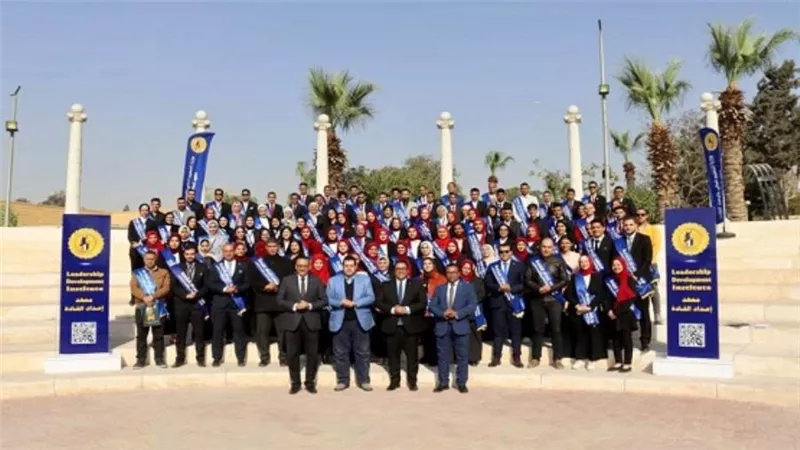 التعليم العالي: معهد إعداد القادة ينظم دورة تدريبية عن المهارات القيادية (صور)