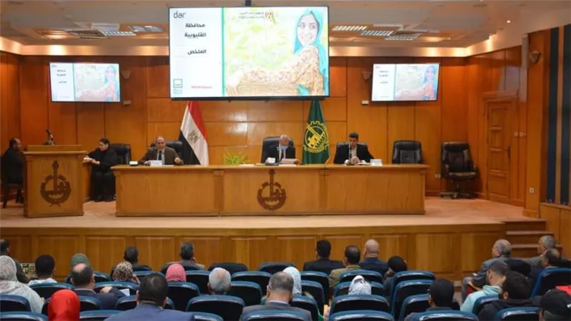 محافظ القليوبية يعقد اجتماعا لمتابعة تنفيذ أعمال مشروع حياه كريمة بقرى شبين القناطر