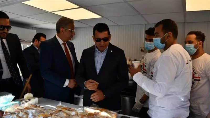 محافظ الفيوم يستقبل وزير الرياضة ويتفقدان أحد مشروعات الطعام المتنقلة 