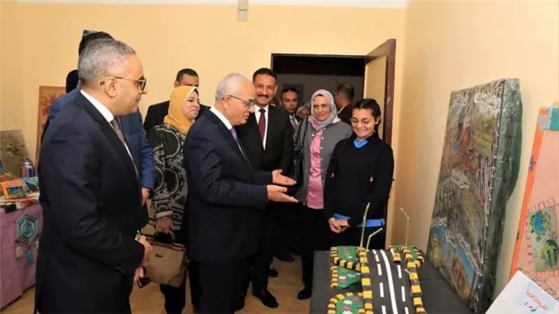 وزير التعليم يتابع تنفيذ برنامج التأهيل التربوي للمعلمين الناجحين في 