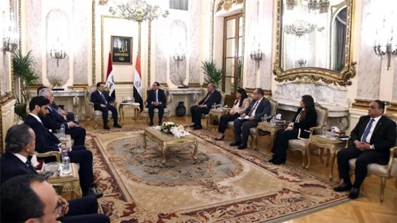 رئيسا الوزراء المصري والعراقي يعقدان جلسة مباحثات موسعة لاستعراض ملفات التعاون (صور)