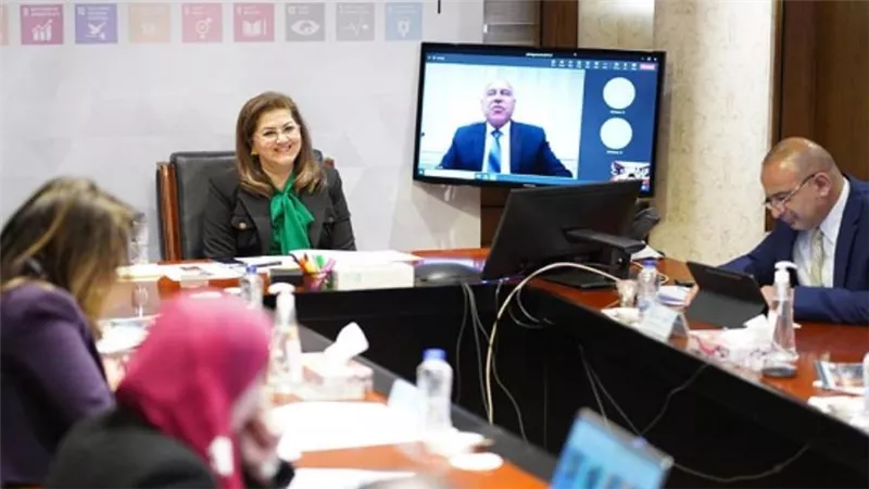 وزيرا التخطيط والنقل يناقشان الخطة الاستثمارية لوزارة النقل للعام المالي 2023/2024 (صور)