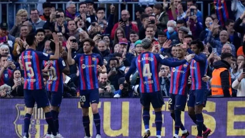 برشلونة يتقدم على فالنسيا بالشوط الأول في الدوري الإسباني