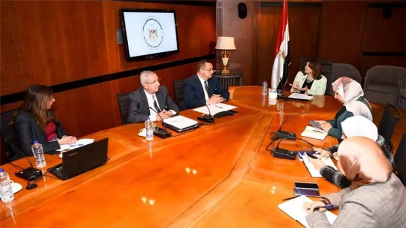 وزيرة الهجرة تترأس اجتماع 