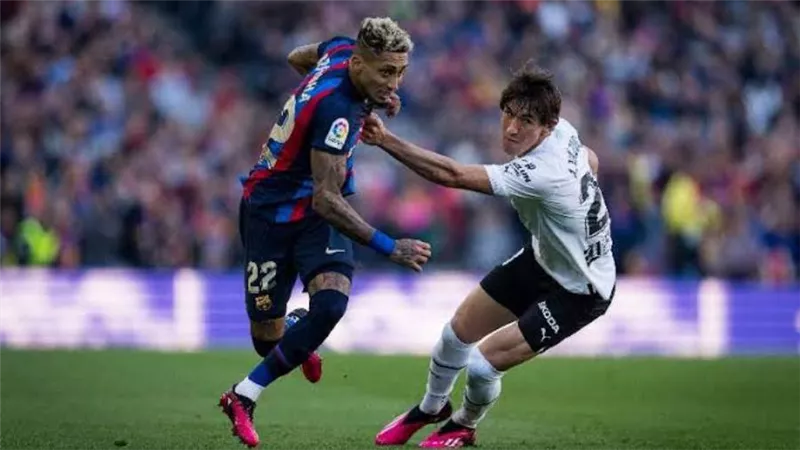برشلونة يفوز على فالنسيا 1 / 0 ويعزز صدارته بالدوري الإسباني