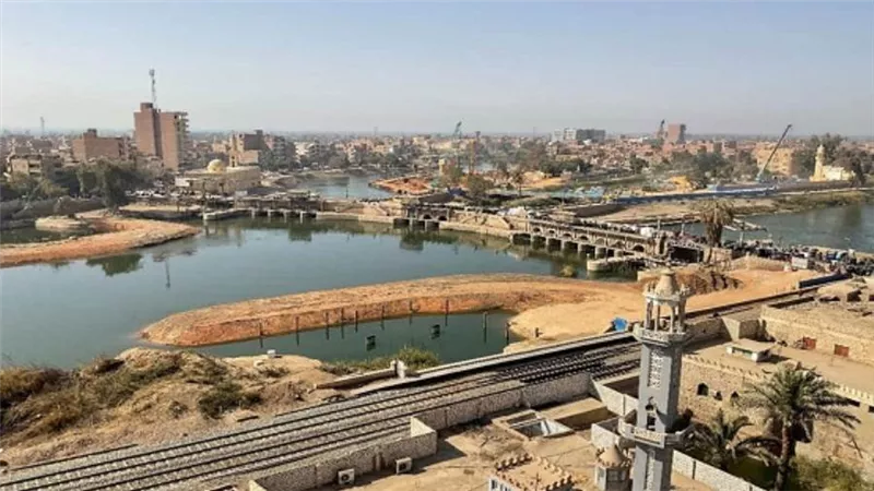 وزير الري يتابع الموقف التنفيذي لمشروع إنشاء قناطر ديروط الجديدة (صور)