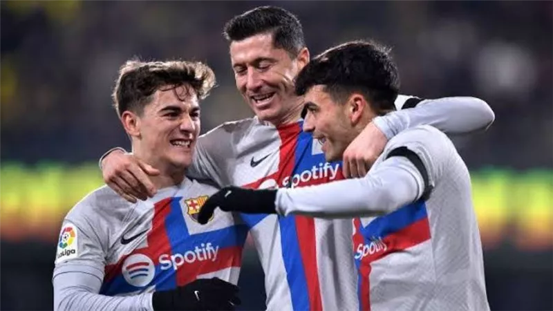تشافي يعلن تشكيل برشلونة أمام ريال مدريد بالدوري الإسباني