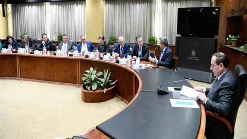 وزير البترول يلتقي الوفد الاقتصادي اليوناني لتعميق التعاون في قطاع الطاقة (صور)