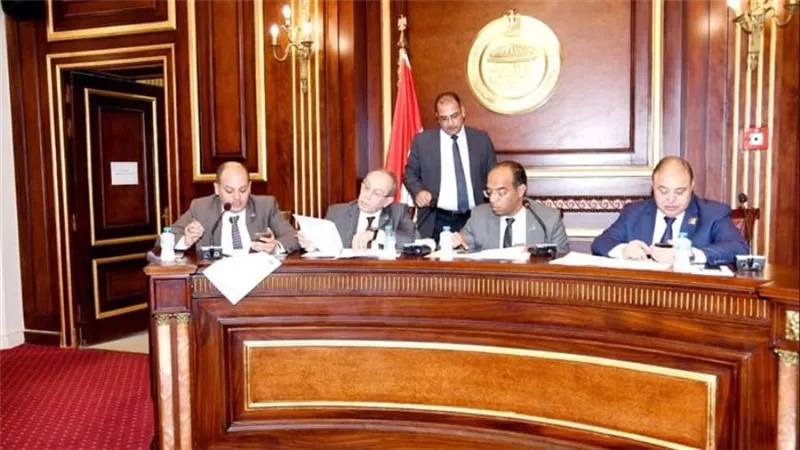 صحة الشيوخ تطالب بميثاق شرف يلزم شركات الأدوية بوقف الممارسات الاحتكارية 