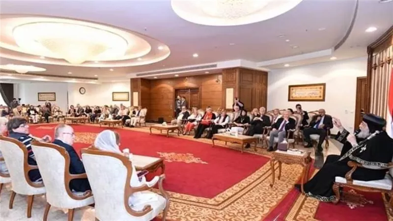 البابا تواضروس يستقبل وفد 3 أساتذة من جامعات أوروبية 