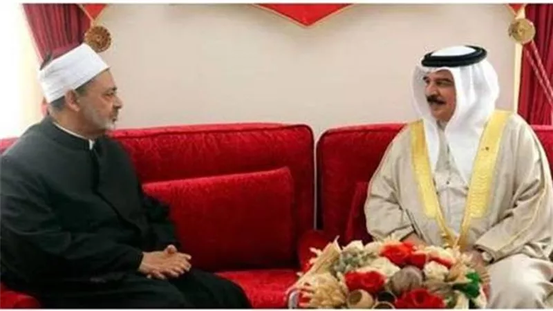 ملك البحرين يتبادل التهنئة مع شيخ الأزهر بحلول شهر رمضان المبارك 