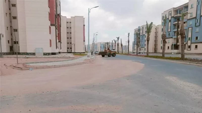 وزير الإسكان يتابع معدلات تنفيذ المشروعات بالمدن الجديدة خلال رمضان (صور)