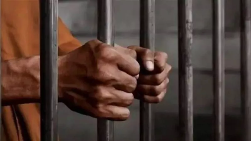 تجديد حبس شخصين لاتهامهما بسرقة مبالغ مالية من محطات وقود بالتجمع الأول