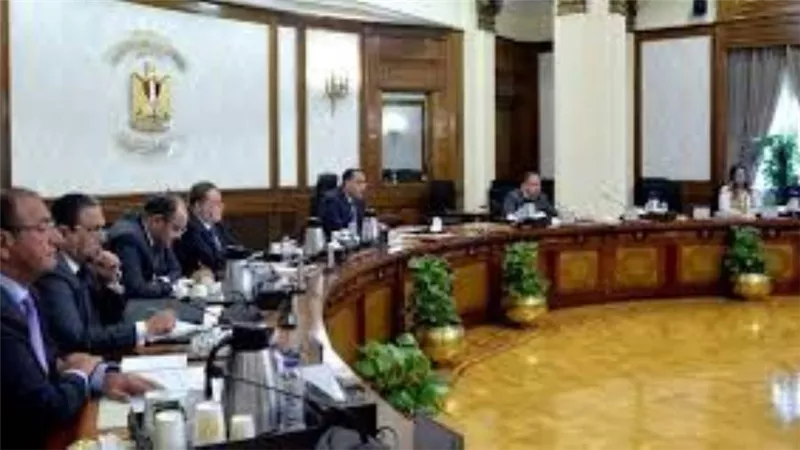 الحكومة : الإفراج عن بضائع من الموانئ بـ 5.3 مليار دولار
