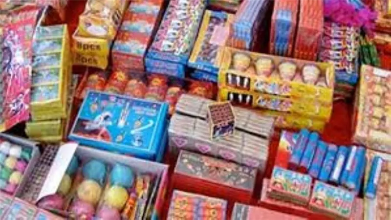 مليون و100 ألف قطعة.. حبس تاجر ألعاب نارية بالجمالية