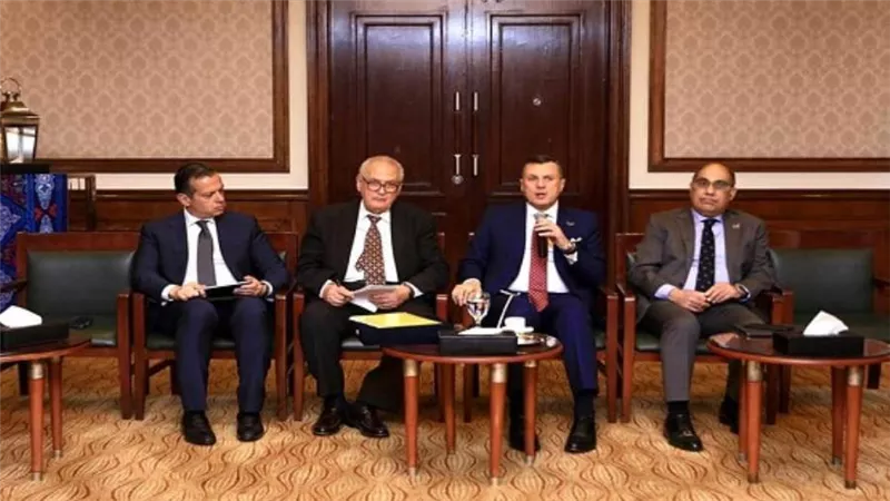 وزير السياحة والآثار يُشارك في الإفطار السنوي لجمعية الكُتاب السياحيين (صور)