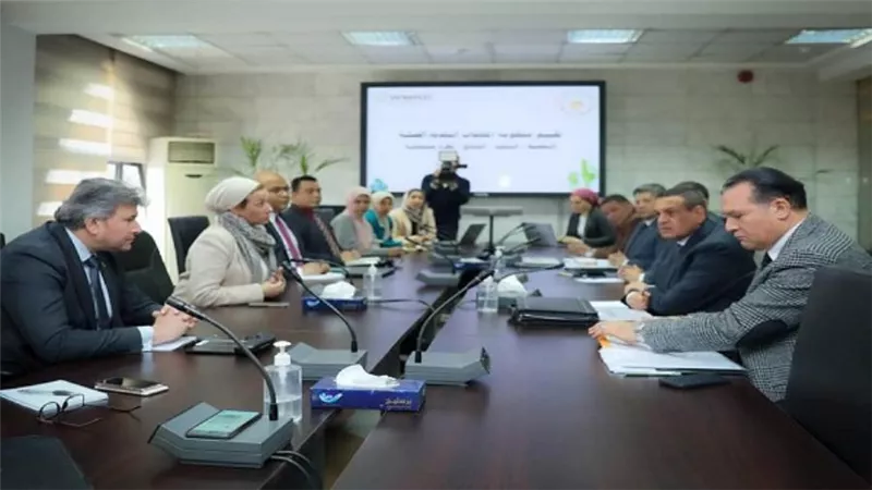 وزيرا البيئة والتنمية المحلية يستعرضان الموقف التنفيذي لمنظومة إدارة المخلفات (صور)