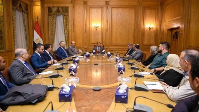 وزير الإنتاج الحربي يستقبل ممثلي تحالف مشروع تطوير حديقتيّ الحيوان والأورمان لعرض خطة التطوير (صور)