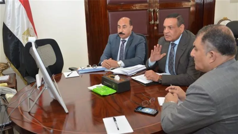 وزير التنمية المحلية يتابع توفير السلع الغذائية بأسعار مخفضة 