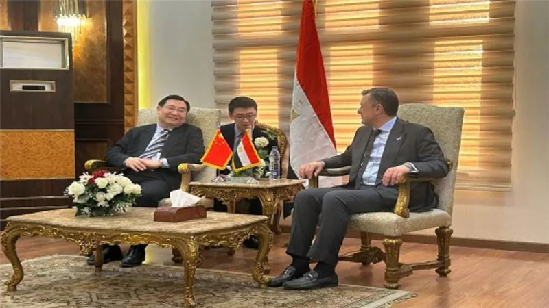 وزير السياحة والآثار يستقبل وزير الثقافة والسياحة الصيني والوفد المرافق له بمطار القاهرة الدولي 