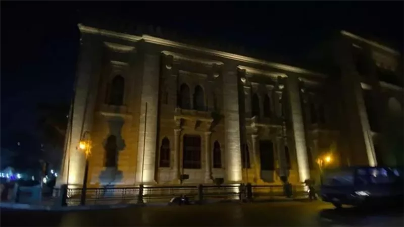بدء تطبيق قرار ترشيد استهلاك الكهرباء في القاهرة 