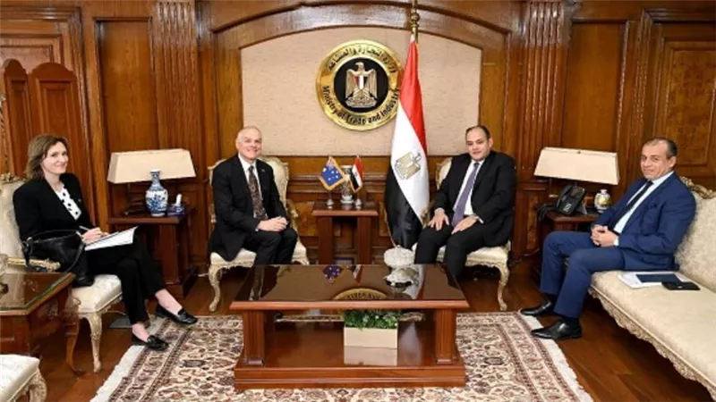 وزير التجارة يبحث مع سفير أستراليا بالقاهرة سبل تنمية العلاقات الاقتصادية بين البلدين (صور)