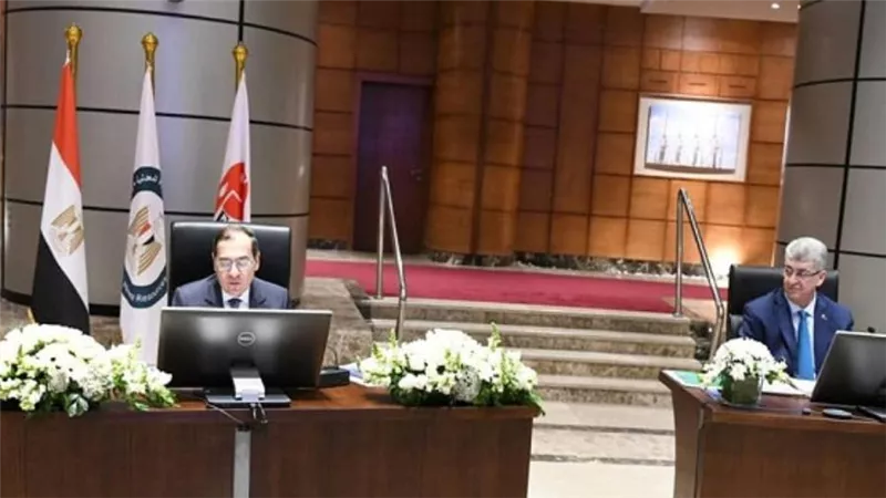 وزير البترول: الاهتمام بتطوير الكوادر البشرية والتحديث المستمر للاصول والمعدات سبب الأداء الناجح (صور)