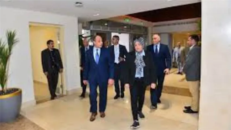 وزير الطيران يباشر سير العمل من مقر العاصمة الإدارية الجديدة
