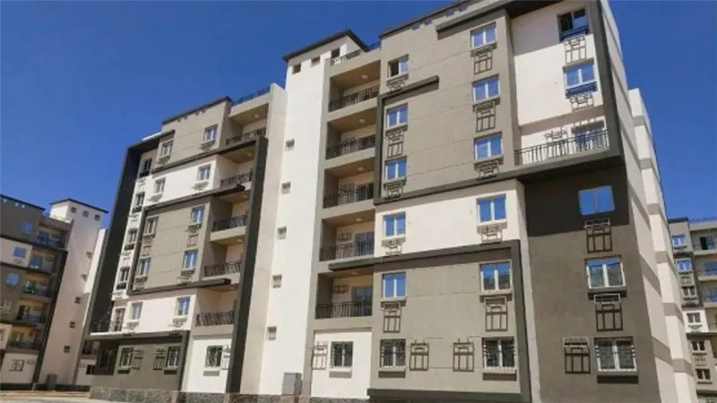 وزير الإسكان يوجه بسرعة الانتهاء من المرحلة الثانية من سكن موظفي العاصمة الإدارية الجديدة (صور)