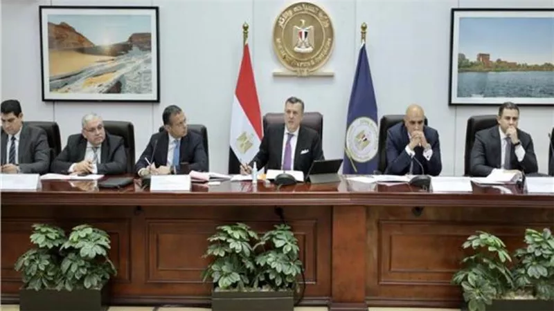 وزير السياحة يترأس الاجتماع الرابع للجنة الدائمة لتراخيص المنشآت الفندقية 