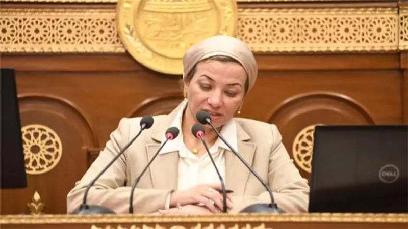 وزير البيئة تستعرض ملامح تعزيز الحكومة للاقتصاد الدوار للاستفادة المثلى من الموارد الطبيعية (صور)