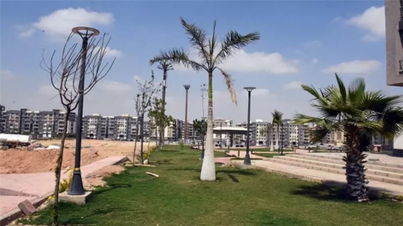 رئيس جهاز القاهرة الجديدة يتفقد الأعمال الجارية بالمشروعات السكنية وأعمال المرافق والتطوير بالمدينة (صور)