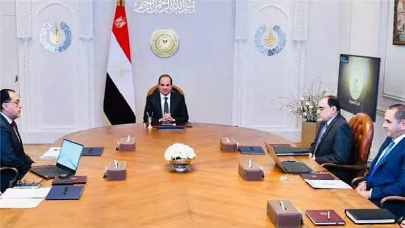 السيسي يوجه بمواصلة تنفيذ استراتيجية تطوير قناة السويس ومجراها الملاحي