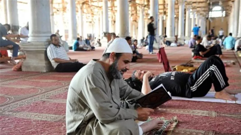 المفتي: لا اعتكاف في المنازل.. شرط أن يكون بالمسجد