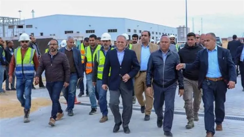 وزير النقل يتفقد مشروعات تنموية بمينائي الإسكندرية والدخيلة