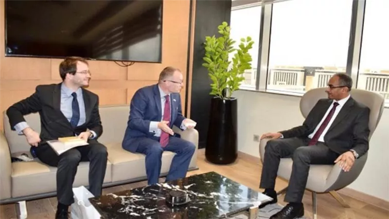 نائب وزير الإسكان يبحث مع سفير جمهورية التشيك بالقاهرة أوجه التعاون (صور)
