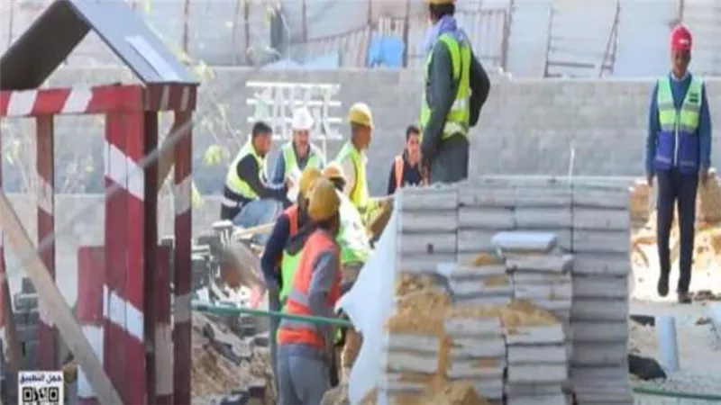 تفاصيل حياة عمال تطوير سور مجرى العيون في رمضان 