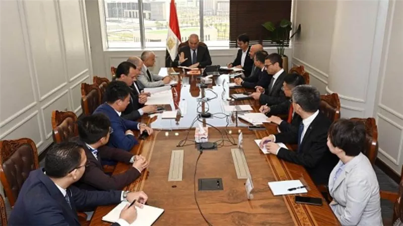 وزير الإسكان يلتقي نائب رئيس 