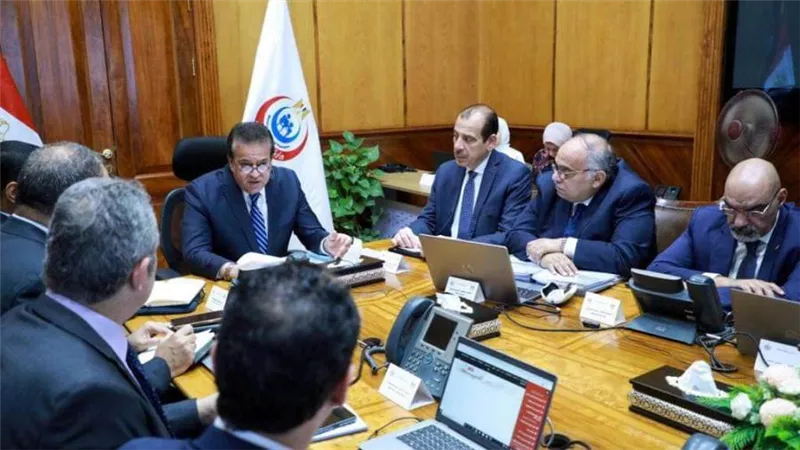 وزير الصحة يترأس غرفة الأزمات المركزية لمتابعة تطبيق خطة التأمين الطبي للاحتفال بالأعياد
