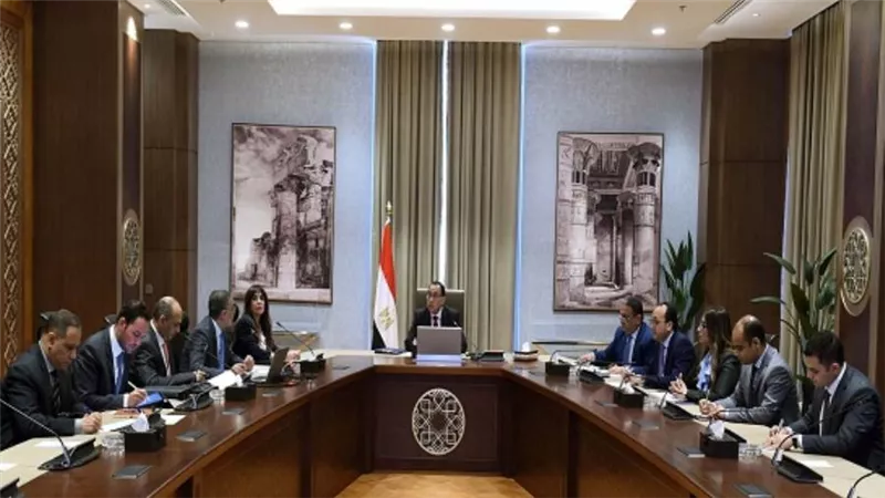رئيس الوزراء يبحث مع الرئيس التنفيذي للهيئة العامة للاستثمار والمناطق الحرة مقترحات تيسير إجراءات الاستثمار
