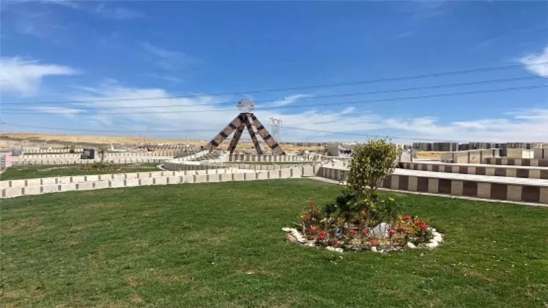 وزير الإسكان: دفع العمل بالمشروعات الخدمية والطرق بمدينة العبور الجديدة (صور)