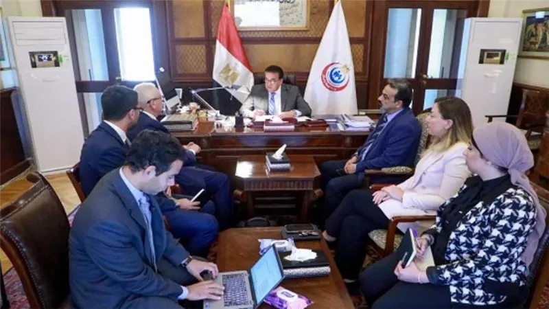 وزير الصحة يبحث مع 