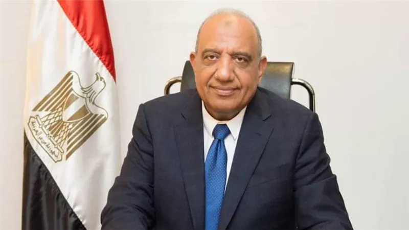 وزير قطاع الأعمال يتلقى تقريرا عن أداء قطاع الصناعات المعدنية التابع للوزارة